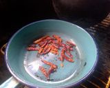 Foto del paso 4 de la receta: Tlayudas de tasajo con chapulines