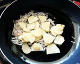 A picture of step 3 of Spanish Omelette (made by Indian).