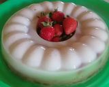 Foto langkah ke 6 dari resep Puding strawberry milk.