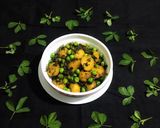A picture of step 10 of Methi Matar Aloo.