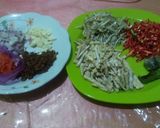 Foto langkah ke 1 dari resep Sambal teri pedas manis.