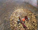 A picture of step 4 of Prawn & Mushroom Xacuti.