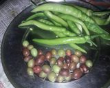 A picture of step 1 of Mirchi karaunde.