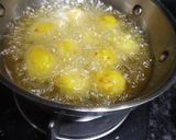 A picture of step 7 of Rice flour potato balls.
