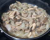 Foto del paso 5 de la receta: Tortilla de hongos y cebolla