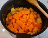 Foto del paso 3 de la receta: Salchichas guisadas con patatas y calabaza al tandoori masala