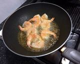 รูปขั้นตอนการทำที่ 3 ของ กุ้งทอดพริกเกลือ