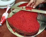 हार्ट शेप रेड वेलवेट केक (heart shape Red velvet cake recepie in hindi) रेसिपी चरण 10 फोटो