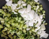 Foto del paso 2 de la receta: Revuelto de pencas de acelga