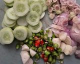 รูปขั้นตอนการทำที่ 3 ของ พล่าหมูย่างกับผักน้ำและโทงเทง🌶️🧄