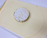 Foto del paso 2 de la receta: Camembert hojaldrado con pimientos confitados