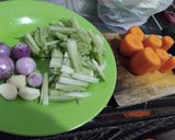 Foto langkah ke 1 dari resep Tumis Wortel Labu Siam.