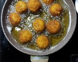 Foto langkah ke 6 dari resep Bitterballen (Dutch Chicken Croquettes).