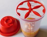 Hình bước làm 2 của món Sốt CHANH DÂY trộn salad