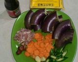 Foto langkah ke 1 dari resep Terong Masak Saus Tiram.