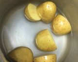 A picture of step 2 of Aloo paratha.