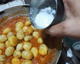 A picture of step 5 of Dum aloo.