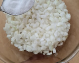 Foto del paso 1 de la receta: Galletas de cebolla y amapola Tzíbale 🇮🇱 עוגיות בצל ופרג