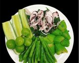 Hình bước làm 4 của món Mực tươi luộc lá lốt