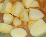 A picture of step 3 of Chicken Aloo Curry.