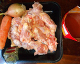 Foto del paso 1 de la receta: Polenta con queso 🧀 y salsa de codito de pollo 🍗