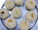 कोकोनट लड्डू (Coconut ladoo recipe in Hindi) रेसिपी चरण 3 फोटो