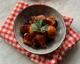Foto langkah ke 6 dari resep Semur Ayam, Telur dan Tahu khas Betawi.