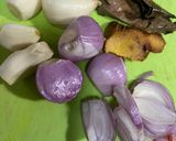 Foto langkah ke 1 dari resep Tumis Kacang Kol dan bakso.