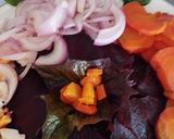 Foto del paso 1 de la receta: Ensalada acompañada de hojas de batata y espinacas bebys
