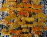 Foto del paso 4 de la receta: Cascaritas abrillantadas y mermelada de cáscaras de frutas cítricas