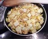 Foto del paso 3 de la receta: Tortilla de patatas y cebolla con preparado de Findus