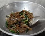 Foto langkah ke 2 dari resep Oseng Kikil Cabai Hijau.