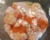 Foto del paso 1 de la receta: Pechuga de pollo con papas horneadas