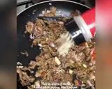 A picture of step 2 of Spicy meat bun.