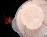 A picture of step 2 of Gulkand Shake.