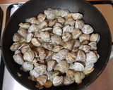 Foto del paso 6 de la receta: Almejas regadas con vino blanco