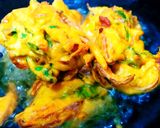 स्ट्रीट स्टाइल प्याज की भजिया या पकोड़े (Street style pyaz ki bhajiya ya pakode recipe in Hindi) रेसिपी चरण 7 फोटो