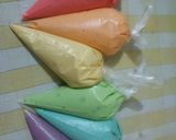 Foto langkah ke 5 dari resep Bolu pelangi kukus.