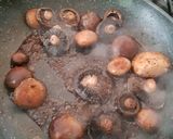 A picture of step 2 of My Quick Black Pepper and Balsamic vinegared Mushrooms. 😀.