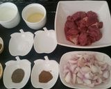 A picture of step 1 of Black pepper Beef karahi.