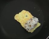 Foto langkah ke 4 dari resep Egg Roll Sushi.