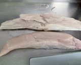 Une image de l'étape 1 de Filets de merlu blanc aux cebettes, citron confit et épices.