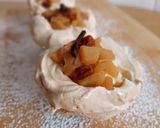 Foto del paso 9 de la receta Minipavlova de crema de vainilla, manzana y pasas