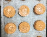 Hình bước làm 4 của món Bánh Trung Thu Thập Cẩm Jam Bon Trứng Muối
