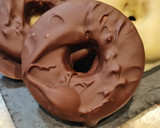 Foto del paso 9 de la receta: Aros de chocolate blanco y chocolate con leche