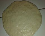 صورة لخطوة 3 من وصفة خلية النحل بعجينة البيتزا