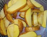 Foto langkah ke 3 dari resep Potato Wedges Air Fryer.