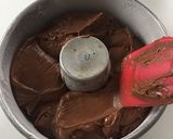 Foto del paso 5 de la receta: Budín de chocolate relleno de banana, choco, almendras y crema