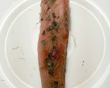 Foto del paso 1 de la receta: Solomillo de bonito, con hebras de hinojo y escamas de sal negra ahumada