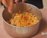 Foto langkah ke 4 dari resep Indomie Donat.
